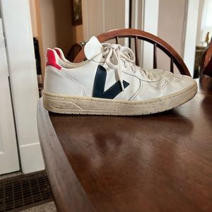 Veja V10 Size 8
